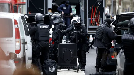 ATENTAT ÎN FRANȚA. Zeci de mii de polițiști îi caută încă pe atacatorii de la Charlie Hebdo. Frații Kouachi se aflau pe lista neagră a terorismului în SUA

