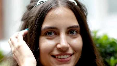 Finalista Miss Anglia a devenit prima concurentă care nu a purtat machiaj din istoria concursului. “Nu m-am simțit niciodată confortabil în pielea mea”