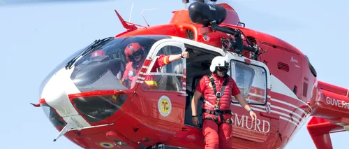 COINCIDENȚĂ. Un asistent medical de pe un elicopter SMURD a trăit un adevărat șoc! A fost chemat pentru o intervenție, dar când a ajuns la fața locului a rămas fără cuvinte: „Îl ținea de mână și îl încuraja mereu!”