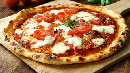 Motivul pentru care un restaurant britanic vinde un sortiment de PIZZA cu aproape 120 de euro