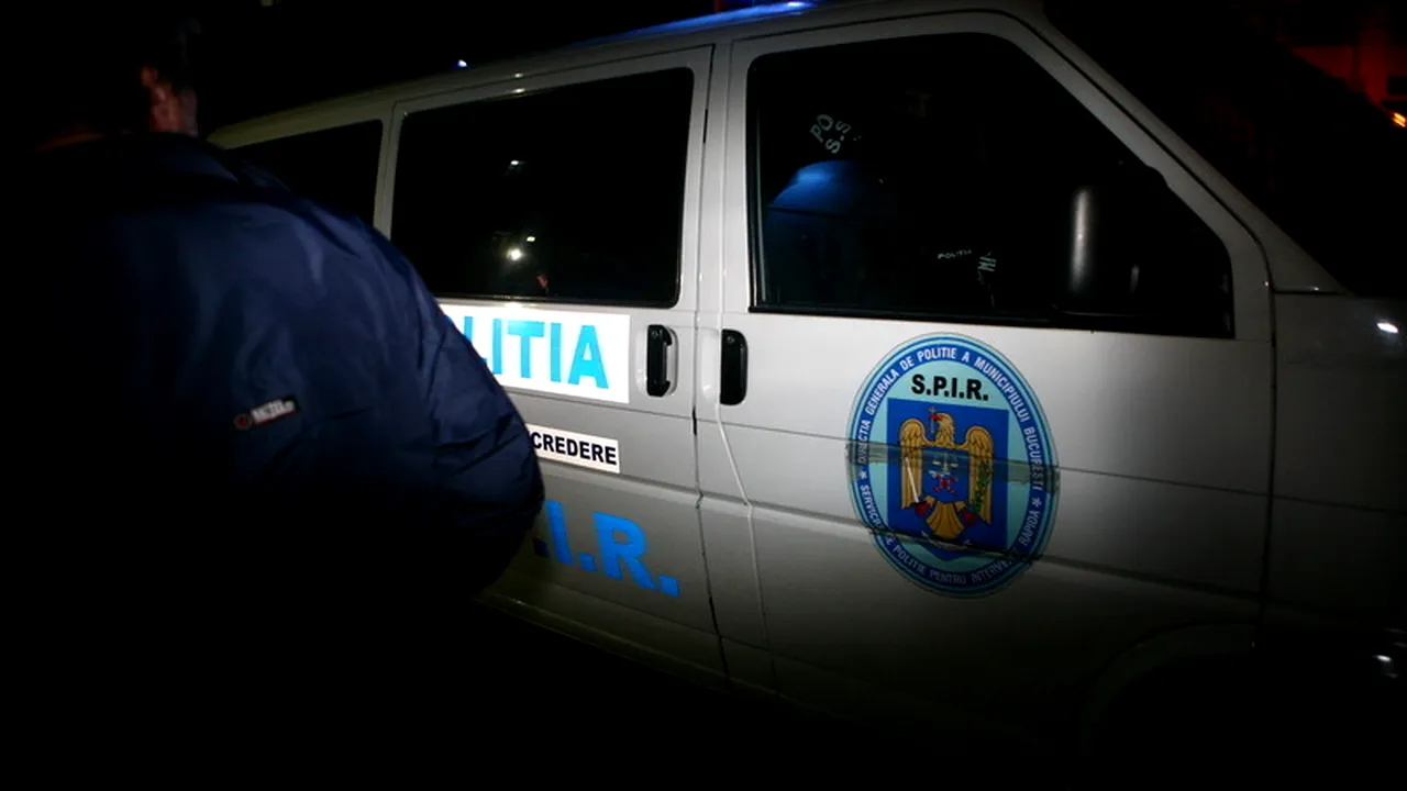 Conflict într-un sat din Bacău, în urma unor percheziții. Săteni au atacat jandarmii cu pietre, polițiștii au intervenit cu gaze lacrimogene