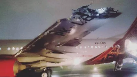 Coliziune gravă, la sol, între două avioane în Indonezia. Zeci de pasageri, evacuați urgent