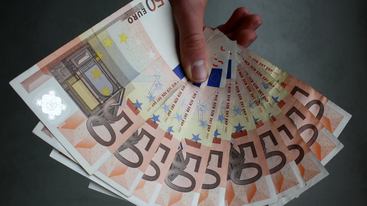 Tinerii vor primi de la stat până la 26.000 de euro. Ce condiții trebuie să îndeplinească