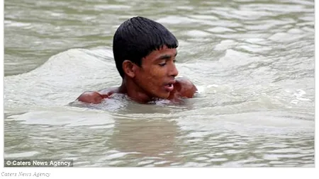 FOTO. Și-a riscat viața pentru a salva un pui de căprioară. Cum s-a încheiat totul