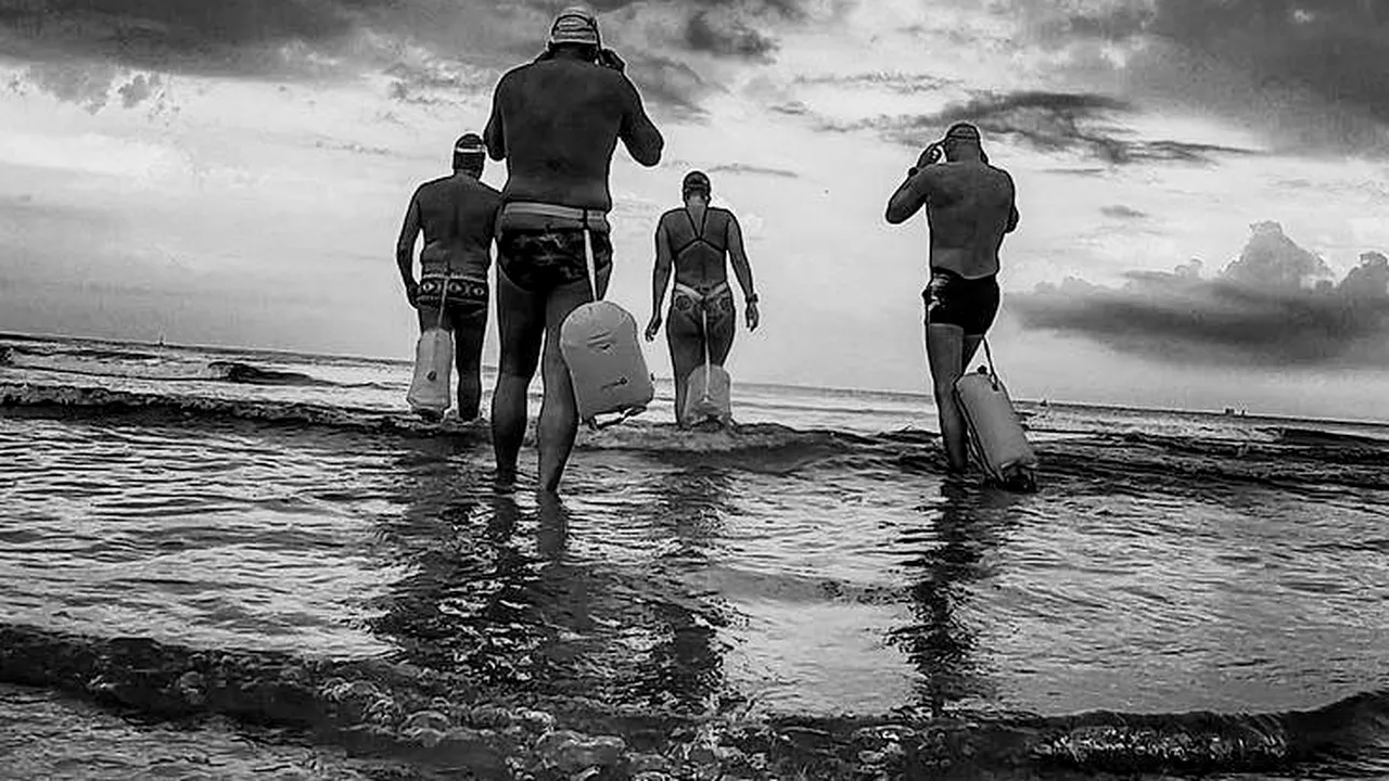 Cel mai faimos bibliotecar, Avram Iancu, a reușit o nouă performanță: a traversat ÎNOT Marea Galileii!
