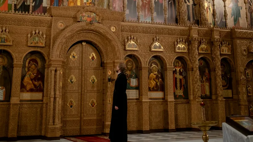De ce nu are voie femeia să intre în altarul bisericii