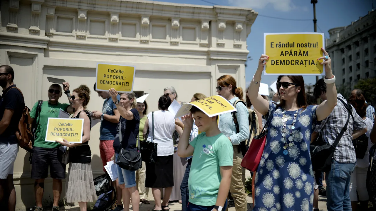 Regresul democrațiilor, România captivă și fondurile europene