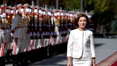 FOTO Maia Sandu i-a cucerit, din nou, pe internauți. Cum a ajuns la Paris pentru întâlnirea cu Macron: „Fără opriri la vamă sau control de pașapoarte...