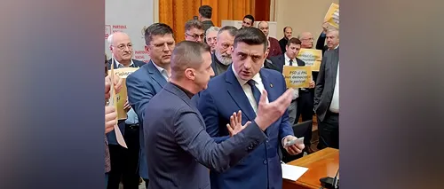 Ședință PSD cu scandal la ușă / George Simion intră peste parlamentarii lui Ciolacu / „Fără comasate!”