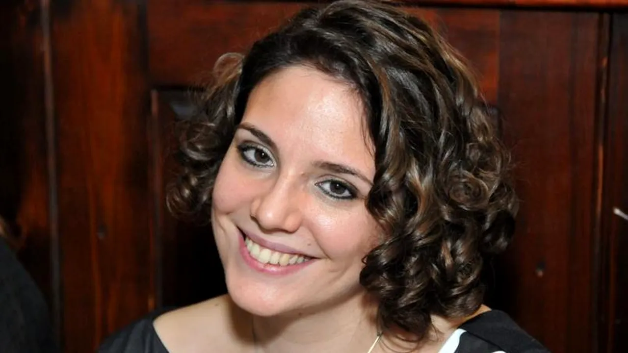 Nu și-a găsit un job după terminarea facultății și a început să facă genți pictate manual. Acum are o afacere de succes