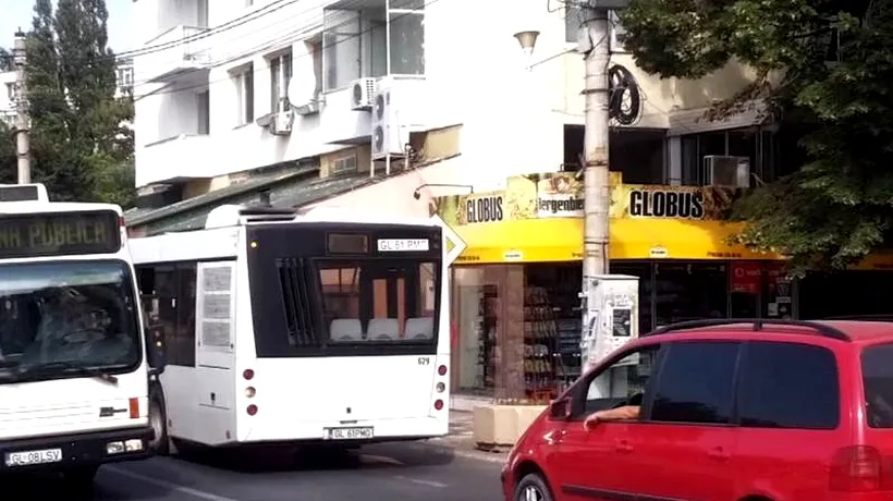 Șofer al firmei de transport în comun din Galați, prins conducând autobuzul deși avea permisul suspendat