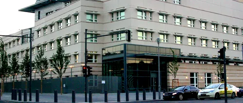 Un bărbat cu probleme psihice a încercat să introducă o bombă în Ambasada SUA din Berlin