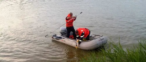Pompierii din Timiș sunt în alertă: Un copil de 11 ani, căutat cu barca, după ce a dispărut în timp ce era la scăldat