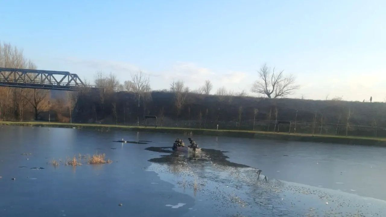 Doi copii AU CĂZUT în râul Olt, după ce gheața subțire s-a rupt sub ei. În ce stare se aflau victimele, la sosirea pompierilor