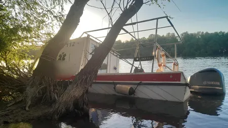 O ambulanță navală privată s-a RĂSTURNAT pe brațul Chilia. Trei adulți și un minor au fost răniți