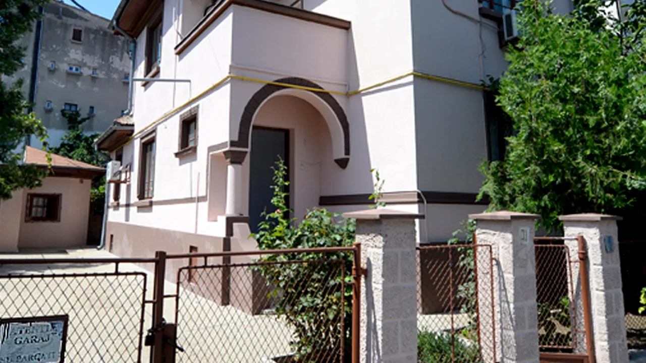 Atenție, aterizează piticii lui Băsescu! Albă ca Zăpada s-a mutat peste drum de Palatul Cotroceni