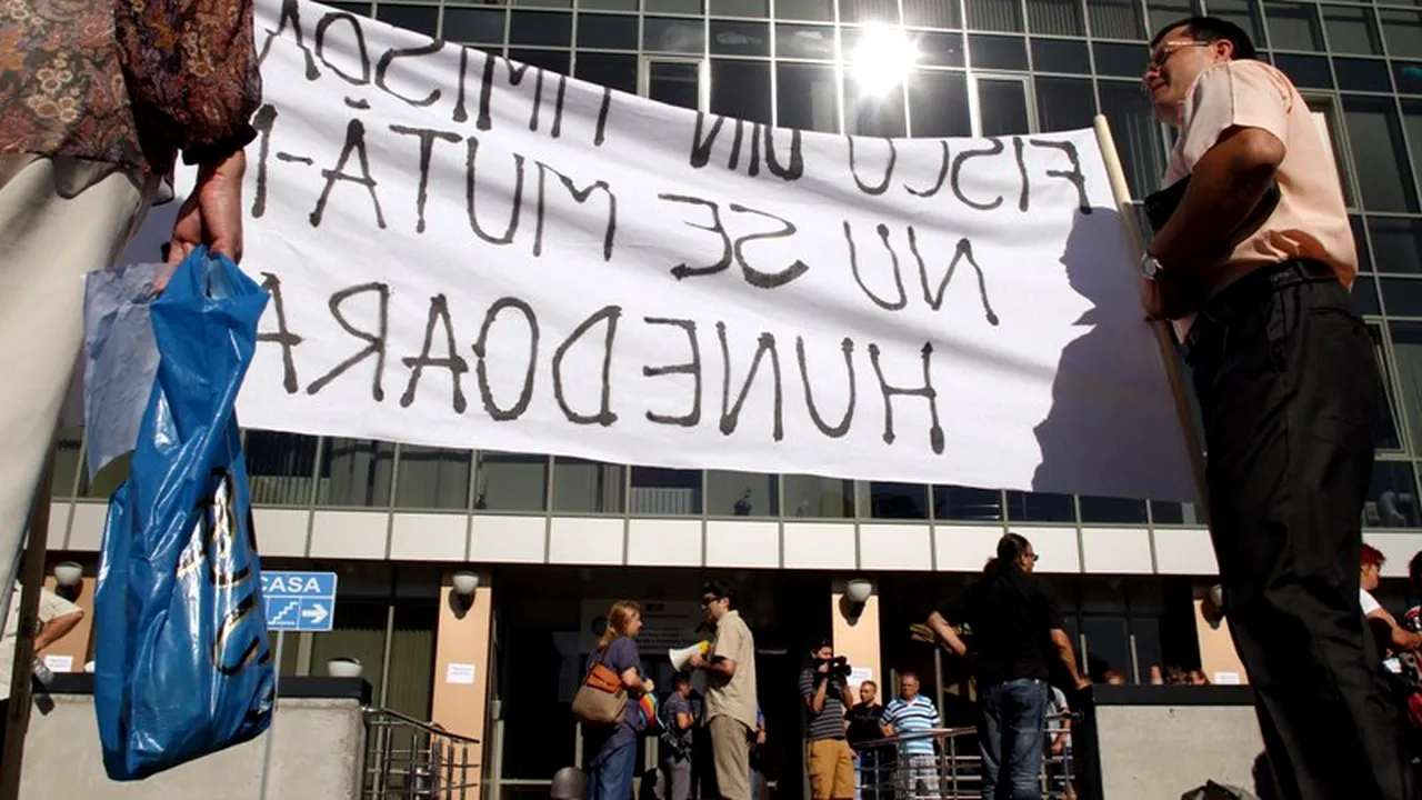 Protest spontan a 300 de angajați de la DGFP Timiș față de intenția de mutare a sediului la Deva