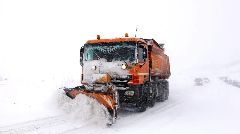 VREMEA. Galați: 19 drumuri blocate în continuare de zăpadă, 30 de localități fiind izolate
