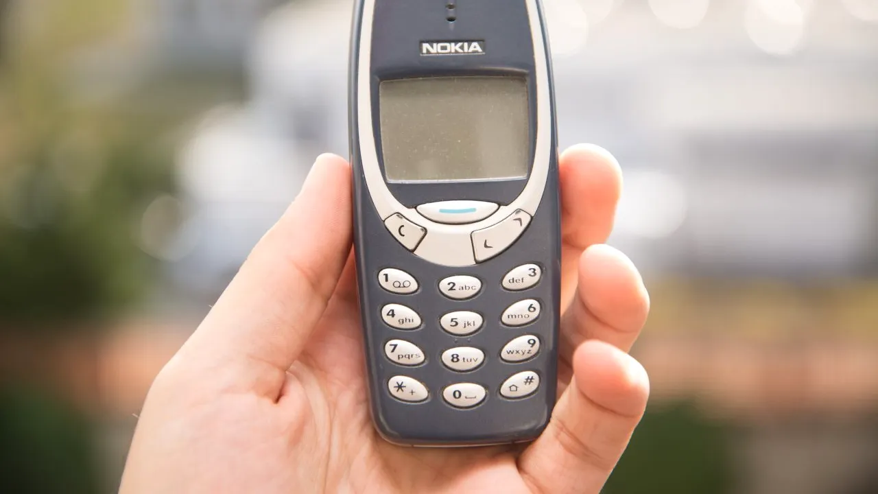 Cu cât se vinde în 2022 un Nokia 3310. Cât costă pe OLX