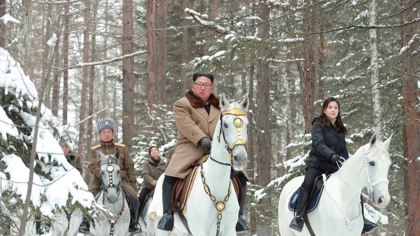 Posibil gest politic? Kim Jong-un a urcat muntele sacru din țara sa călare pe un cal alb. După o excursie asemănătoare din 2013 a urmat o execuție