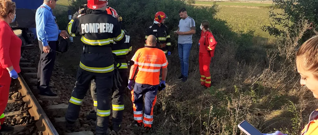 Un copil de 13 ani și un bărbat de 30 de ani au MURIT după ce căruța în care se aflau a fost lovită de tren, în județul Vaslui