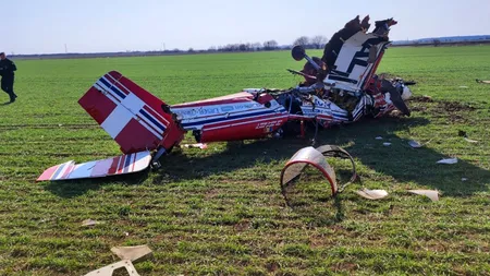 Un faimos pilot de acrobație a murit după ce s-a prăbușit lângă Ploiești/VIDEO