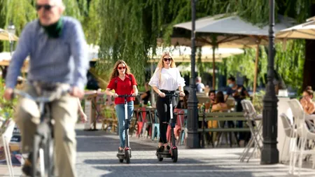 După ce au fost interzise definitiv în Paris și Madrid, o altă mare capitală europeană spune ADIO trotinetelor electrice