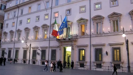 Focuri de armă în fața sediului Guvernului italian