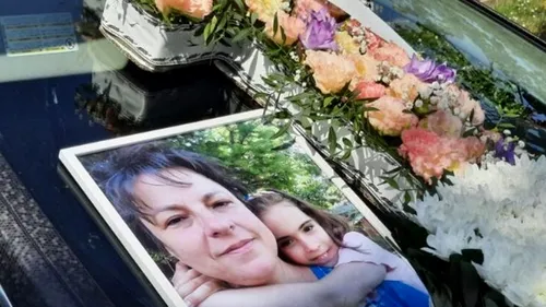 FOTO | Sora și nepoata de 5 ani a criminalului de la Bascov, conduse pe ultimul drum cu onoruri militare. Cine s-a ocupat de înmormântare