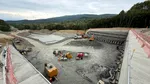 Secțiunea 3 a Autostrăzii Sibiu-Pitești prinde contur. Peste 80% din infrastructura pentru „cârtița” care va fora tunelul Poiana este gata