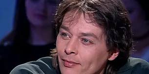 Fiul nelegitim al actorului Alain Delon, Ari Boulogne, a fost găsit MORT în locuința sa din Paris