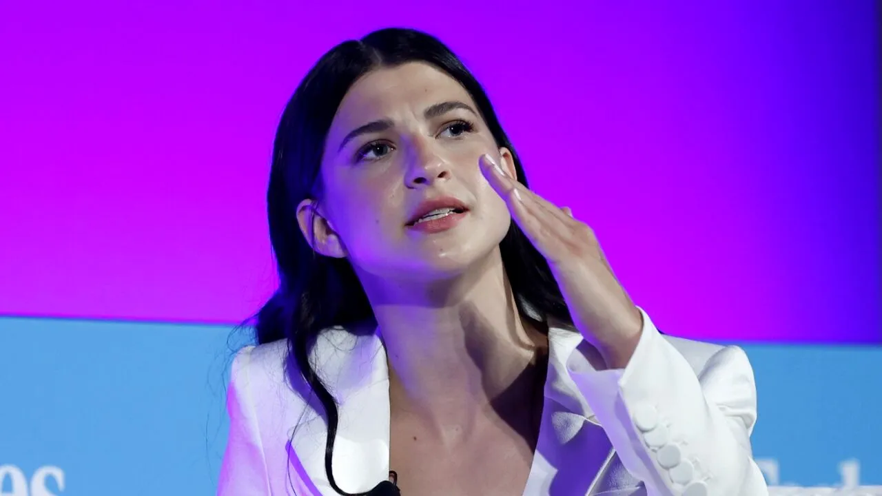 Startupul AI al fiicei lui Bill Gates ajunge la 180.000.000 de dolari după o nouă finanțare record atrasă chiar de moștenitoare imperiului Microsoft