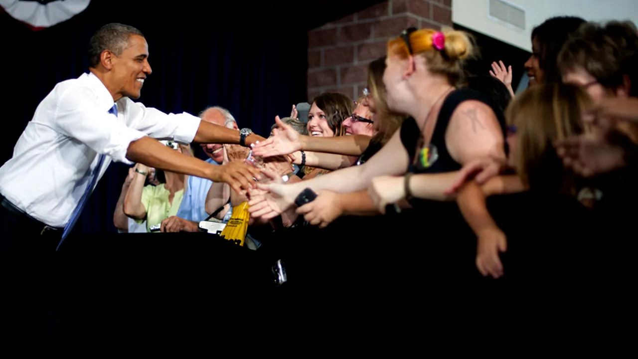 Barack Obama și Mitt Romney, cot la cot în sondaj