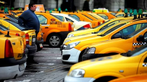 Se reaprinde războiul între taximetriști și firmele de ride-sharing. Protest de amploare în fața Primăriei Capitalei