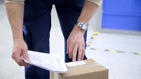 SUA elimină scutirea de taxe pentru coletele mici. Zeci de țări au SUSPENDAT livrările către America