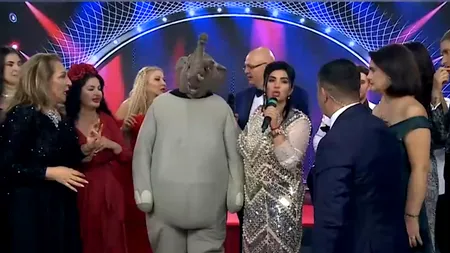 De Revelion, Piedone a derutat cântarul. Nimeni nu l-a recunoscut deghizat în elefant