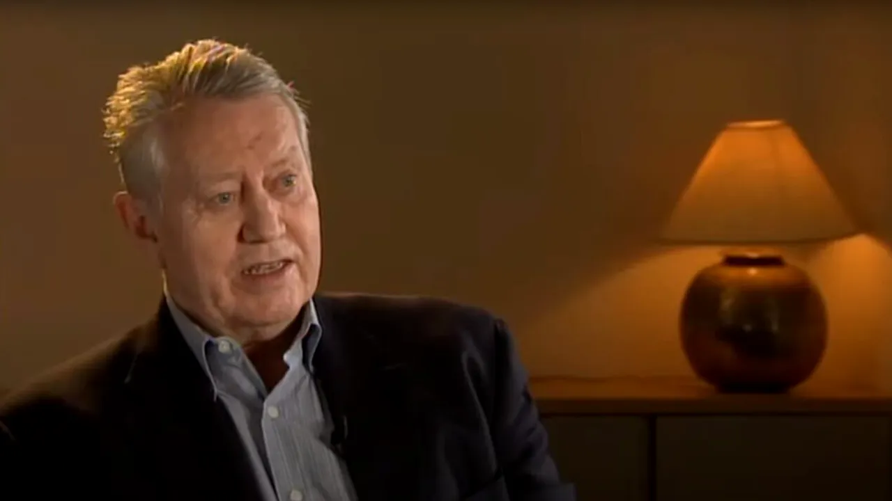 Miliardarul care și-a DONAT toată averea a murit la 92 de ani. Charles Feeney avea un ceas de 10 dolari și se deplasa doar cu autobuzul