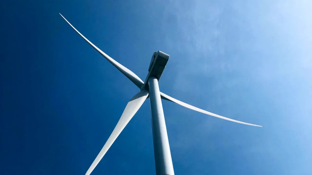 Hidroelectrica investește 79,83 mil. lei fără TVA în prima sa instalație de stocare cu baterii Li-ion, în Parcul Eolian Crucea Nord. Rolul instalației
