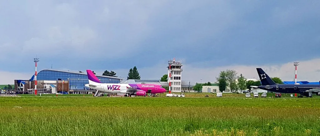 Pasagerii unei curse Wizz Air au început să leșine după ce au fost lăsați într-un avion fără aer condiționat, pe aeroportul din Suceava. Aeronava se defectase