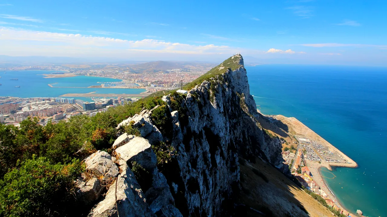 Poliția din Gibraltar i-a eliberat pe cei patru membri ai echipajului petrolierului iranian