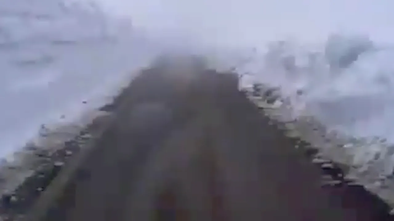 Imagini de necrezut de pe Transalpina. Stratul de zăpadă ajunge la patru metri - VIDEO