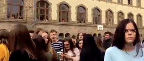 300 de elevi au PROTESTAT la un liceu din Timișoara pentru că nu au voie să iasă din școală în PAUZE