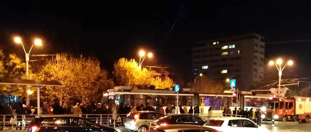 Bărbat prins sub tramvai la intersecția Mihai Bravu-Baba Novac. Victima, extrasă de sub garnitură