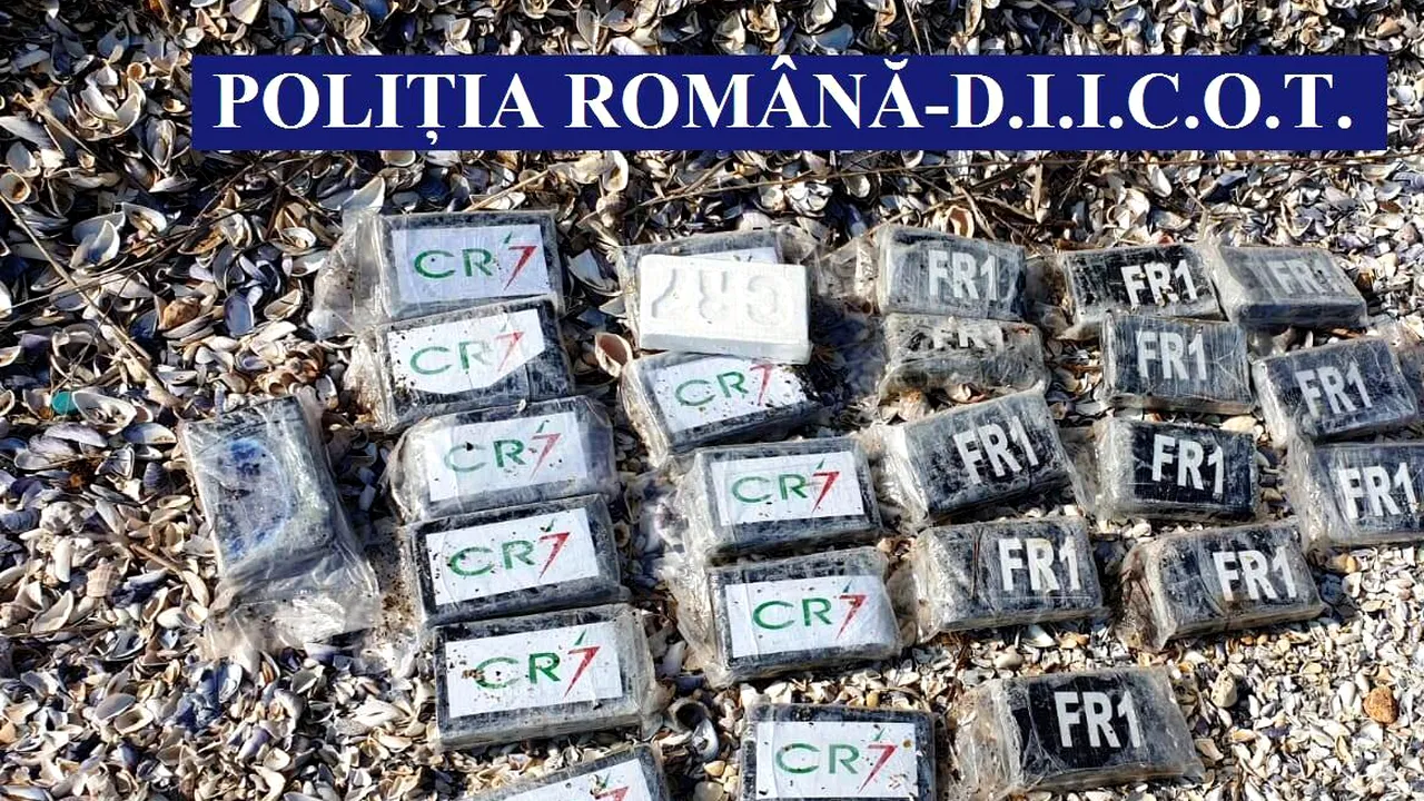 Droguri pe litoral. Încă 12 pachete au fost găsite astăzi de-a lungul litorarului. Căutarea continuă