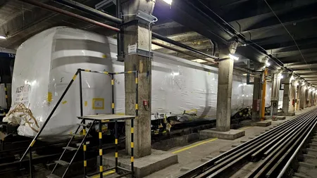 Circulația trenurilor de metrou, întreruptă temporar pe Magistrala 4. O bucată de plafon s-a prăbușit pe șine