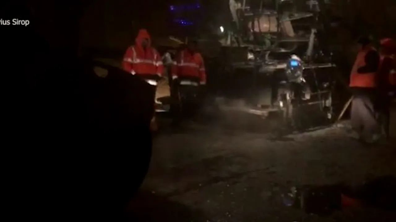 ASFALTARE pe cod portocaliu de NINSOARE, în Craiova. REACȚIA muncitorilor filmați: Hai, mai dă-te-n...