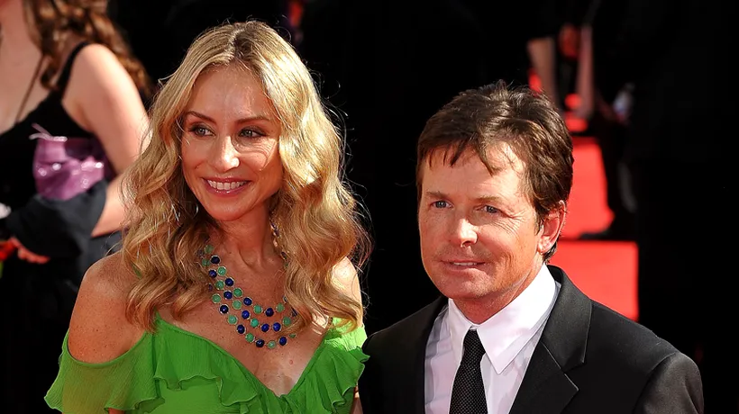 Michael J. Fox descoperă umorul din provocarea de a trăi cu maladia Parkinson, într-un serial tv