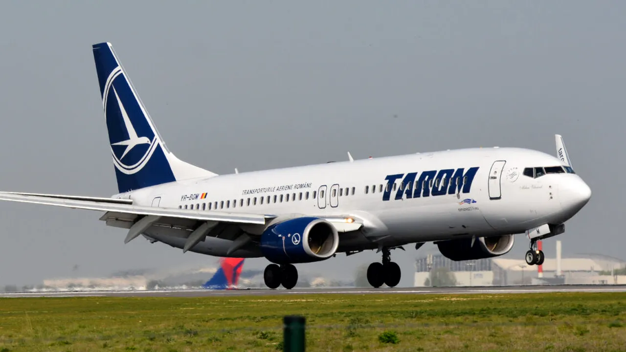 Un avion al companiei TAROM, lovit de trăsnet la decolarea de pe aeroportul Otopeni