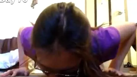 S-a filmat timp de 100 de zile în timp ce făcea flotări. Rezultatul la sfârșitul experimentului este unul uimitor