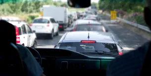 <span style='background-color: #dd9933; color: #fff; ' class='highlight text-uppercase'>ACTUALITATE</span> Cum să eviți AGLOMERAȚIA pe Autostrada Soarelui în minivacanța de Sfânta Maria. Rute alternative pentru un drum mai rapid spre litoralul românesc